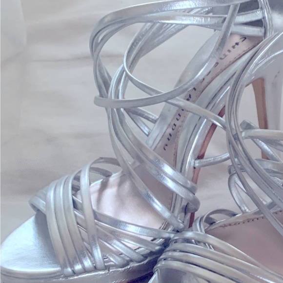 SILVER HEELS - Picture 3 of 5